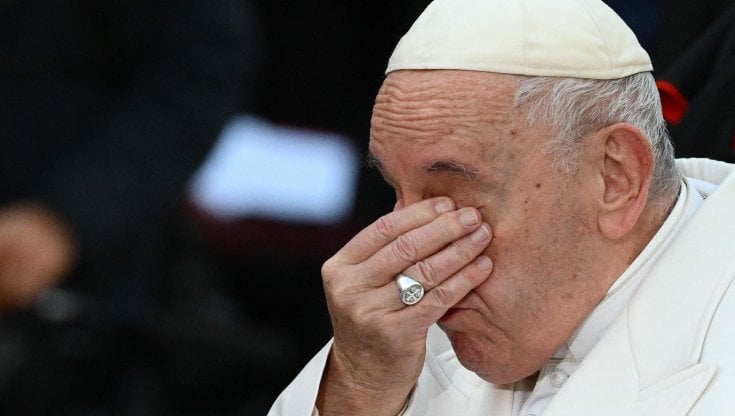 papa-francesco-si-commuove-parlando-della-guerra-in-ucraina:-“terra-martoriata-che-soffre-tanto”