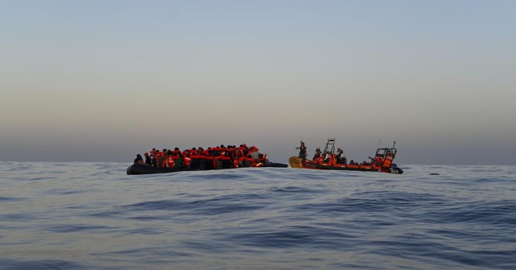 migranti,-l'italia-assegna-i-porti-alle-navi-louise-michel,-geo-barents-e-humanity:-sbarcano-542-persone-–-il-fatto-quotidiano