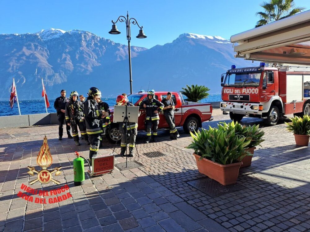 fiamme-dal-camino-a-limone,-intervento-del-vigili-del-fuoco-di-riva