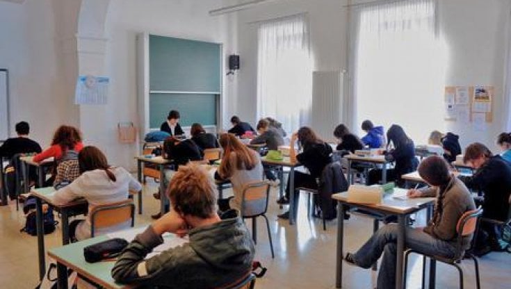 scuola,-circolare-del-ministro:-“stop-agli-smartphone-in-classe,-consentiti-solo-per-finalita-didattiche”