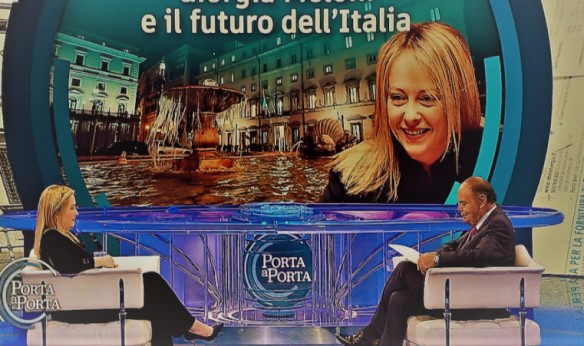 ascolti-tv-analisi-22-dicembre:-“la-fortuna-di-laura”-stacca-“in-vacanza-su-marte”-striscia-supera-meloni-e-vespa.-bene-“masterchef”-–-tvzoom