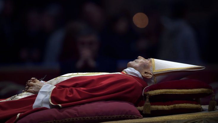 funerali-di-ratzinger:-orban,-duda-e-morawiecki,-la-sfilata-dei-leader-sovranisti