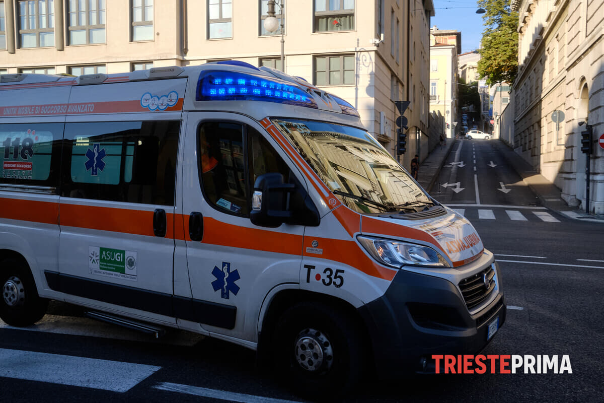 infarto-in-pieno-centro,-turista-rianimato-da-due-medici-e-portato-a-cattinara