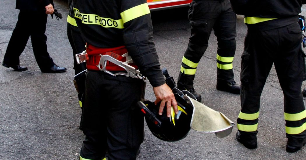 roma,-grosso-albero-cade-su-una-macchina-con-due-persone-dentro:-il-passeggero-e-ricoverato-in-codice-rosso